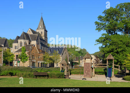 La chiesa parrocchiale di San Giorgio (Eglise Saint-Georges) in Spontin, Belgio Foto Stock