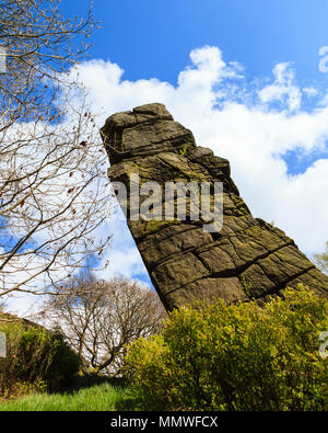 Heptonstall cava, noto come buco infernale, popolare di arrampicata e bouldering in posizione Heptonstall, Calder Valley, West Yorkshire, Regno Unito Foto Stock