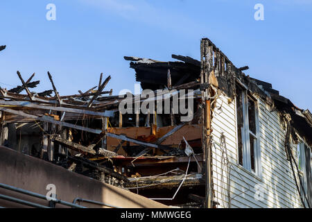 Rovine della casa dopo la grande catastrofe - giornata di fuoco Il fuoco Casa in città Foto Stock