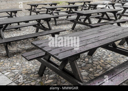 Serie di wet vuota Taverna in legno stile tabelle Foto Stock