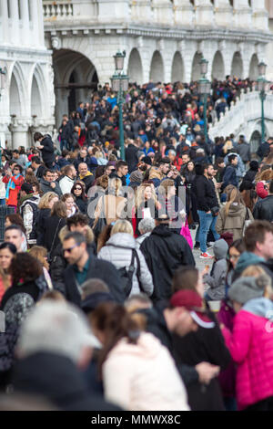 La folla di turisti, VENEZIA, Italia Foto Stock