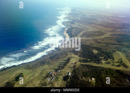 Vista aerea della Wild Coast vicino a est di Londra, Sud Africa Foto Stock