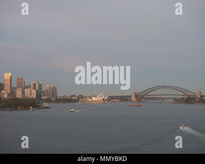 La mattina presto vista della Sydney Opera House di Sydney e il Sydney Harbour Bridge Foto Stock