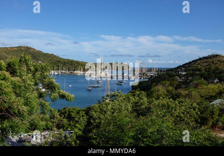 Antigua Piccole Antille isole dei Caraibi West Indies - Yacht ormeggiati a Nelsons Dockyard in English Harbour per Antigua Sailing Week Foto Stock