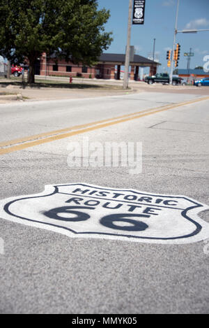 Dipinto di cartello stradale sul percorso 66, Illinois Foto Stock