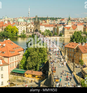 Ponte Carlo (Karlův Most) sul fiume Moldava, Praga, Repubblica Ceca Foto Stock