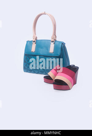 Borsa. donne sacco e fashion shoe su uno sfondo Foto Stock