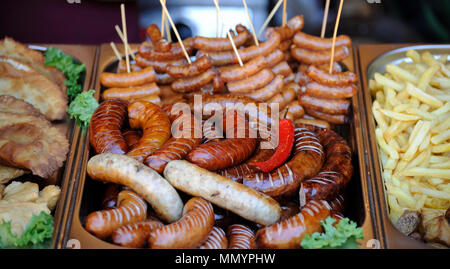 Assortimento di salsicce alla griglia . Close-up foto . Foto Stock