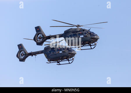 Berlino / GERMANIA - Aprile 28, 2018: militare tedesco H145M da Airbus vola a aeroporto Schoenefeld / Berlino. La H145M è un Light Utility Helicopter f Foto Stock