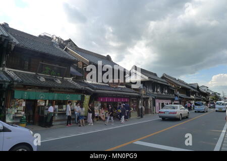 Kawagoe strada principale con i negozi Kurazukuri in Giappone Foto Stock