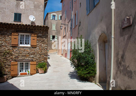 Vicolo presso il village Gassin, Cote d'Azur, Dipartimento del Var, Provence-Alpes-Côte d'Azur, in Francia del Sud, Francia, Europa Foto Stock