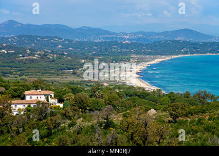 Vista dal Capo Camarat sul golfo di Saint Tropez, Cote d'Azur, Dipartimento del Var, Provence-Alpes-Côte d'Azur, in Francia del Sud, Francia, Europa Foto Stock