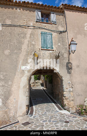 Il passaggio a Ramatuelle Villaggio, Cote d'Azur, Dipartimento del Var, Provence-Alpes-Côte d'Azur, in Francia del Sud, Francia, Europa Foto Stock