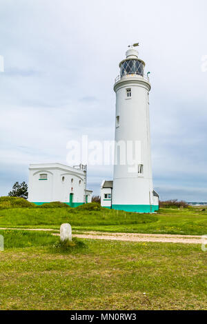 Hurst Point Lighthouse è situato a Hurst punto nella contea inglese di Hampshire, e guide navi attraverso il western si avvicina alla Solent. Foto Stock