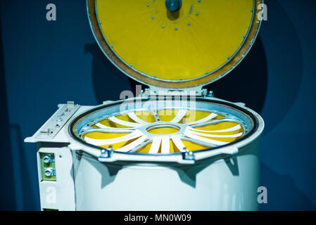 Shaker per la crescita di piante esperimenti effettuati nel laboratorio di tessuto vegetale. Foto Stock