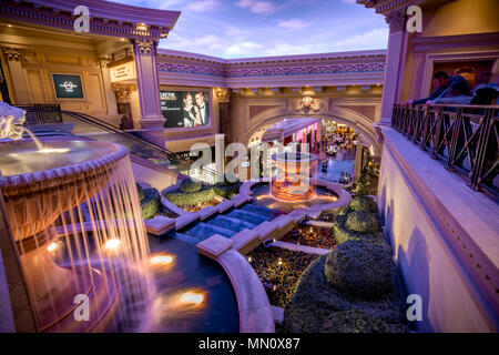 Las Vegas, USA - Aprile 28, 2018: all'interno del famoso Forum shops in Cesari palace hotel di Las Vegas Foto Stock