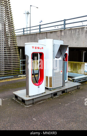 Supercharger - Tesla auto stazione di ricarica, London, Regno Unito Foto Stock