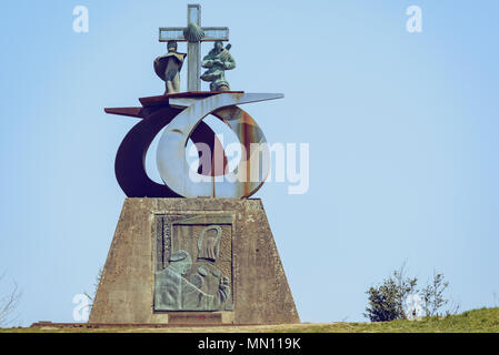 Colle di gioia il monumento di Saint james modo. Monte do Gozo, Camino de Santiago, Galizia, Santiago de compostela, Spagna Foto Stock