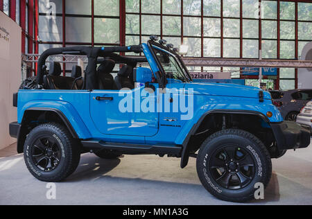 Napoli, campania, Italy. Il 12 maggio 2018. Jeep Wrangler sahara esibito durante l esperienza del motorino, Napoli International Auto e moto mostra. Credito: Ernesto Vicinanza/SOPA Immagini/ZUMA filo/Alamy Live News Foto Stock