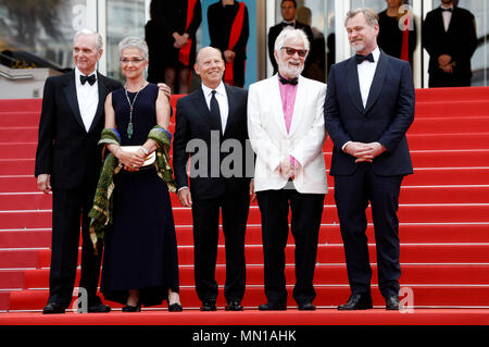 Cannes, Francia. 13 Maggio, 2018. Noi attore Keir Dullea, Katharina Kubrick, figlia del regista inglese Stanley Kubrick, valutazione, Tedesco-US produttore Jan Harlan e British Direttore Christopher Nolan frequentando il 'Sinchiostro o nuotare / Le grand bain' premiere durante la settantunesima Cannes Film Festival presso il Palais des Festivals il 13 maggio 2018 a Cannes, Francia Credito: Geisler-Fotopress/Alamy Live News Foto Stock