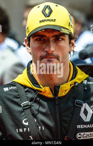 Barcellona, Spagna. 13 Maggio 2018: Carlos Sainz jr. (ESP), Renault, è presentato alla folla prima del GP di Spagna sul circuito de Barcelona - Catalunya Credito: Matthias Oesterle/Alamy Live News Foto Stock