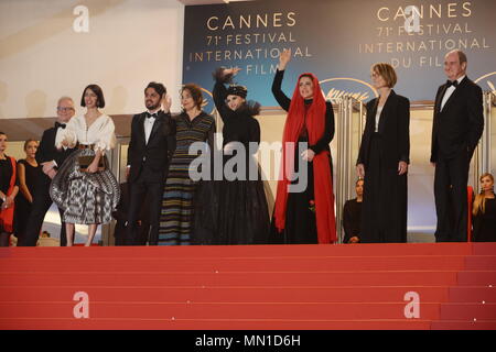 Cannes, Francia. Il 12 maggio 2018. CANNES, Francia - 12 Maggio: Direttore del festival Thierry Fremaux, Mastaneh Mahojer, Marzieh Rezaei, Behnaz Jafari, Francia il Ministro della Cultura Francoise Nyssen e presidente del festival Pierre Lescure assiste lo screening di '3 facce (Se) Rokh' durante la settantunesima annuale di Cannes Film Festival presso il Palais des Festivals il 12 maggio 2018 a Cannes, Francia. Credito: Federico Injimbert/ZUMA filo/Alamy Live News Foto Stock