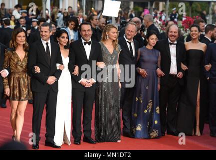 Cannes, Francia. 13 Maggio, 2018. 13 maggio 2018 - Cannes, Francia: Mélanie Doutey, Philippe Katerine, Noee abita, Guillaume Canet, Leila Bekhti, Benoît Poelvoorde, Gilles Lellouche e Virginie Efira, Marina Fois frequentare il 'Sinchiostro o nuotare' premiere durante la settantunesima Cannes film festival. Credito: Fotografia Idealink/Alamy Live News Foto Stock