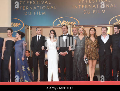 Cannes, Francia. 13 Maggio, 2018. 13 maggio 2018 - Cannes, Francia: Mélanie Doutey, Philippe Katerine, Noee abita, Guillaume Canet, Leila Bekhti, Benoît Poelvoorde, Gilles Lellouche e Virginie Efira, Marina Fois frequentare il 'Sinchiostro o nuotare' premiere durante la settantunesima Cannes film festival. Credito: Fotografia Idealink/Alamy Live News Foto Stock