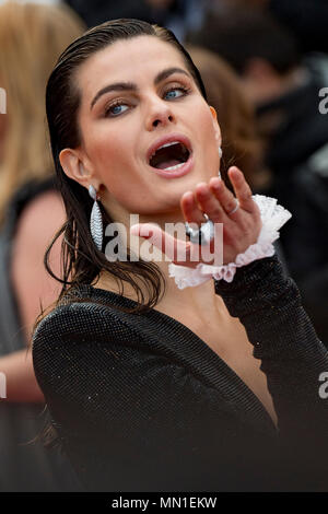 Cannes, Francia. 13 Maggio, 2018. Isabeli Fontana assiste lo screening di 'Sinchiostro o nuotare (Le Grand Bain)' durante la settantunesima annuale di Cannes Film Festival presso il Palais des Festivals il 13 maggio 2018 a Cannes, Francia Credito: BTWImages/Alamy Live News Foto Stock