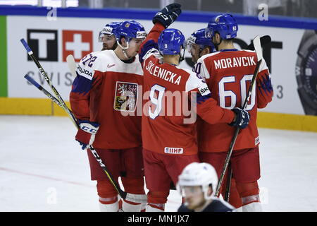 Kodan, Danimarca. 13 Maggio, 2018. L-R ROMAN HORAK, FILIP CHYTIL, DAVID SKLENICKA e TOMAS PLEKANEC (tutti CZE) celebrare il quinto obiettivo durante i Campionati Mondiali di hockey su ghiaccio match Francia vs Repubblica ceca, a Copenaghen, Danimarca, 13 maggio 2018. Credito: Ondrej Deml/CTK foto/Alamy Live News Foto Stock