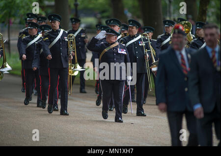 94ma Convention Annuale parata & Servizio della cavalleria combinato di vecchi compagni Association presso il Memoriale di cavalleria adiacente al palco per spettacoli in Hyde Park, Londra. Foto Stock