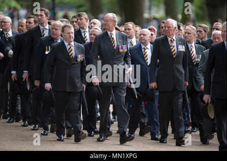 94ma Convention Annuale parata & Servizio della cavalleria combinato di vecchi compagni Association presso il Memoriale di cavalleria adiacente al palco per spettacoli in Hyde Park, Londra. Foto Stock