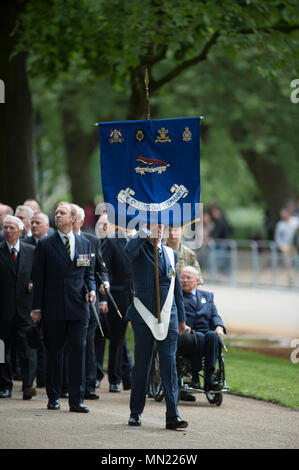 94ma Convention Annuale parata & Servizio della cavalleria combinato di vecchi compagni Association presso il Memoriale di cavalleria adiacente al palco per spettacoli in Hyde Park, Londra. Foto Stock