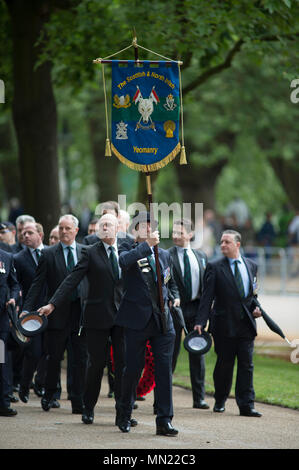 94ma Convention Annuale parata & Servizio della cavalleria combinato di vecchi compagni Association presso il Memoriale di cavalleria adiacente al palco per spettacoli in Hyde Park, Londra. Foto Stock