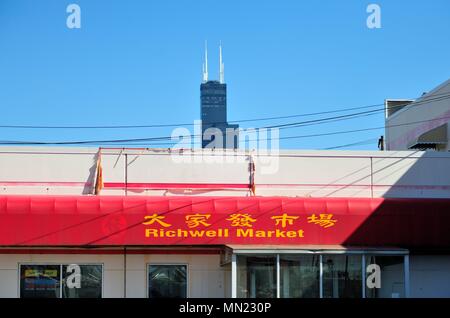 Chicago, Illinois, Stati Uniti d'America. Il mercato Richwell, una comunità piccola drogheria sul vicino lato sud della città nel quartiere Pilsen. Foto Stock