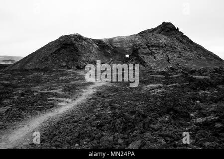 Nero i campi di lava vicino al Leirhnjukur dall'ultima eruzione del 1984, l'Islanda. Foto Stock