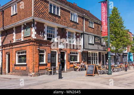 Campana e corona,pub,Public House,Palace Street,Re miglio.Canterbury,Kent Foto Stock