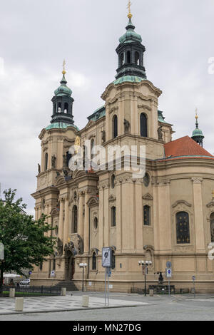 Chiesa di st. Nicolaus a Praga Foto Stock