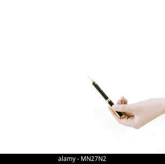 Mano di business donna rivolto con la penna su un punto della schermata vuota Foto Stock