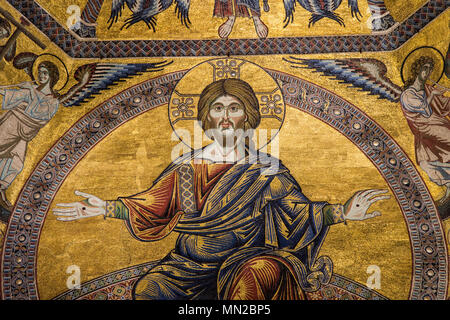 Cristo in trono, da Coppo di Marcovaldo, xiii secolo mosaici, soffitto a cupola, Battistero, Firenze, Sito Patrimonio Mondiale dell'UNESCO. Toscana, Italia, Euro Foto Stock