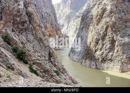 Vista del paesaggio di Dark Canyon nella città di Kemaliye (Egiin),Erzincan,Turchia Foto Stock