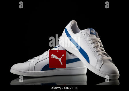 Portogallo 12 Maggio 2018 Classico Puma sneaker. Puma azienda multinazionale. Prodotto isolato. Foto dei prodotti Foto stock Alamy