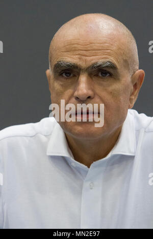 Torino, Italia. 13 Maggio, 2018. Torino, Italia. 13 maggio 2018. Lo scrittore francese Luc Lang a Torino alla Fiera del libro. Credito: Marco Destefanis/Pacific Press/Alamy Live News Foto Stock