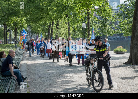 I partecipanti a Paesi Bassi e marzo rally scozzese per l'indipendenza il 12 maggio 2018, l'Aia (Den Haag), Paesi Bassi Foto Stock