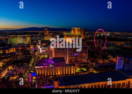 Vista aerea della Strip di Las Vegas in Nevada di notte - USA Foto Stock