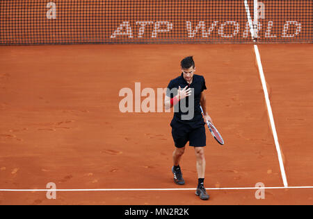 Dominic Thiem dell'Austria reagisce contro Alexander Zverev della Germania nella partita finale durante il giorno nove della Mutua Madrid Open torneo di tennis presso la Caja Magica. (Punteggio finale Alexander Zverev battendo Dominic Thiem 2 set di 0) Foto Stock