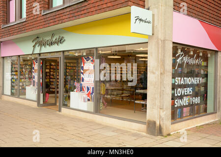 Paperchase shop - Il design-led catena di cancelleria - senza persone a Hitchin, Hertfordshire, Inghilterra Foto Stock