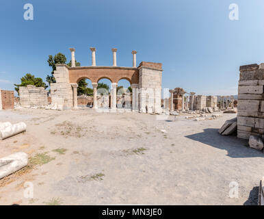Alta risoluzione esterno vista panoramica di porta della Basilica di San Giovanni Basilica a Ayasuluk Hill in Efeso Selcuk,Izmir, Turchia. Foto Stock