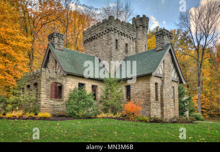 Scudiero il castello è un guscio di un edificio situato nel nord Chagrin Prenotazione del Cleveland Metroparks in Willoughby Hills, Ohio. Foto Stock