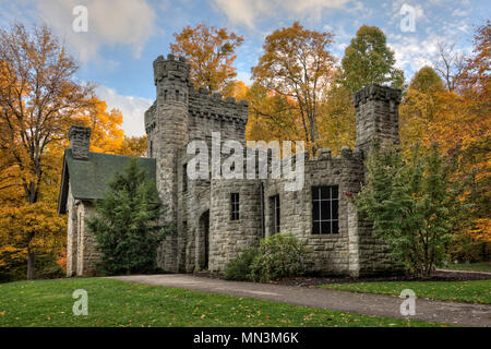 Scudiero il castello è un guscio di un edificio situato nel nord Chagrin Prenotazione del Cleveland Metroparks in Willoughby Hills, Ohio. Foto Stock